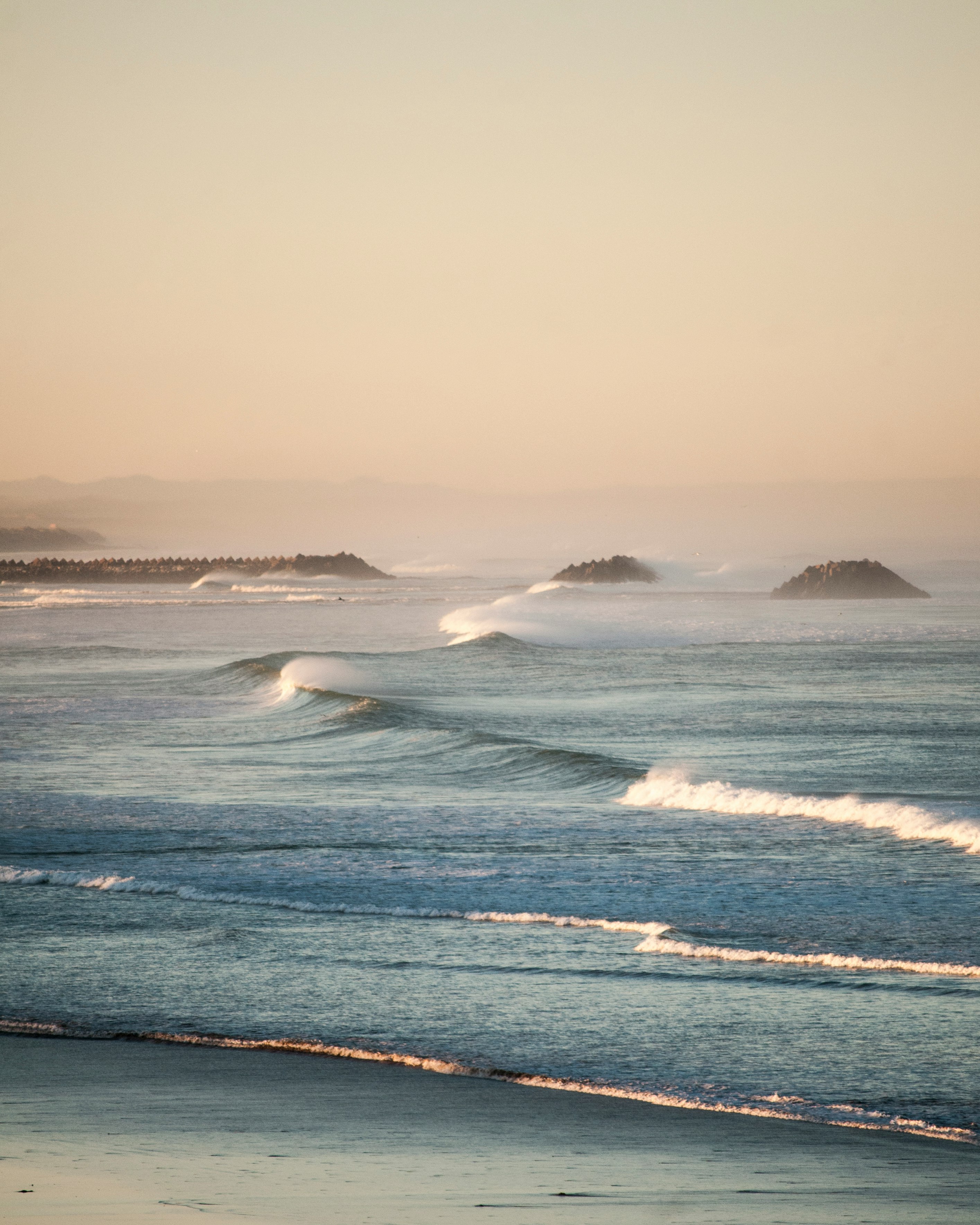 waver waves during daytime